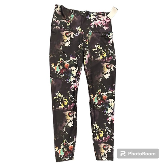 Old Navy Floral Activewear Leggings. - Picture 2 of 3